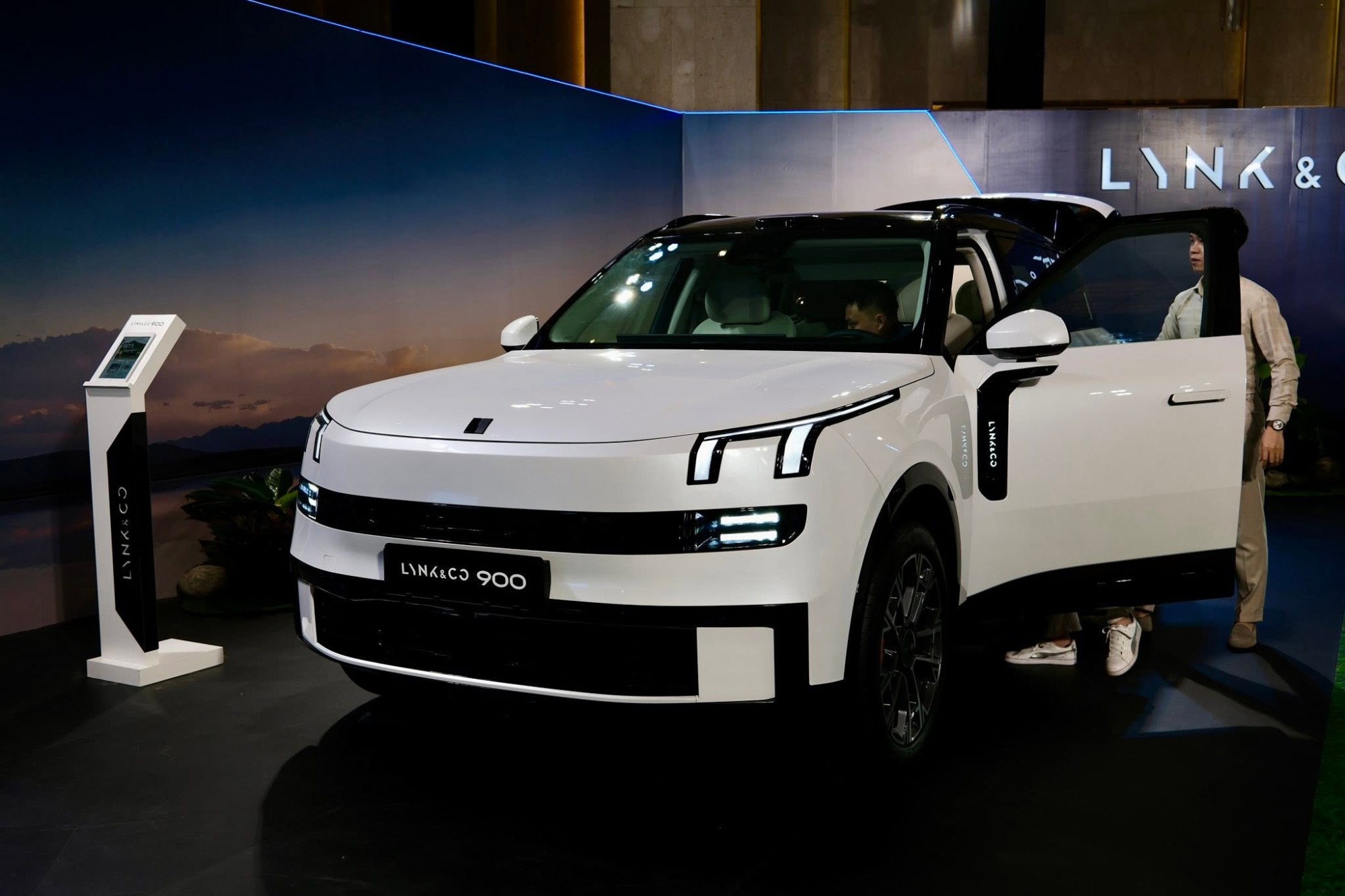 LYNK & CO 900 CHÍNH THỨC RA MẮT: CHUẨN MỰC SUV FULL-SIZE SANG TRỌNG VÀ QUYỀN LỰC